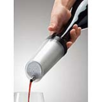 Wine chiller that can chill wine as it is poured