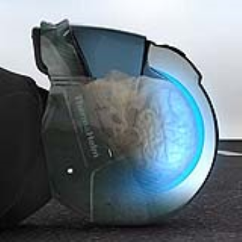 helmet with an inbuilt device that acts like an instant ice pack