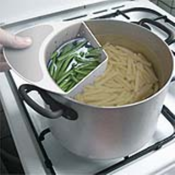 Pots that can cook different dishes at the same time