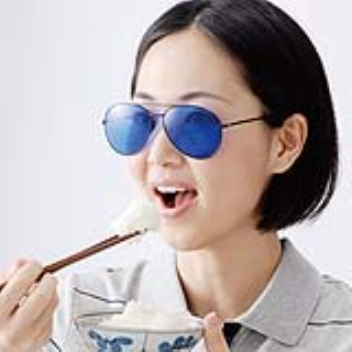 Blue coloured sunglasses help reduce your appetite