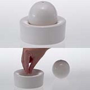 A salt and pepper set which brings the experience of "a pinch of salt"