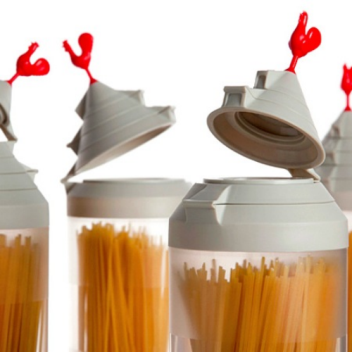 The Otto Spaghetti tower not only stores your pasta, it also measures the ideal quantity for your meal.