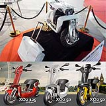 Scooter that folds into a luggage cart