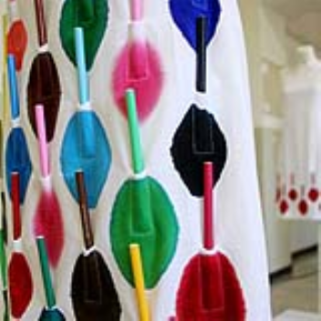 Felt-tip pens can be used to colour and re-colour a dress