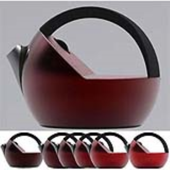 Kettle that changes colour as it heats up