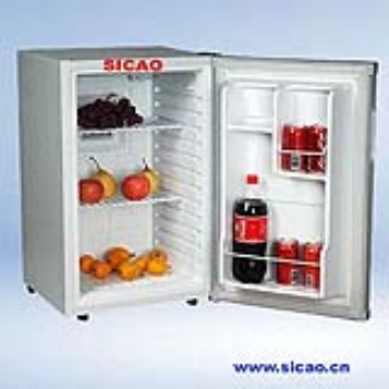 Refrigerator with thermoelectric cooling