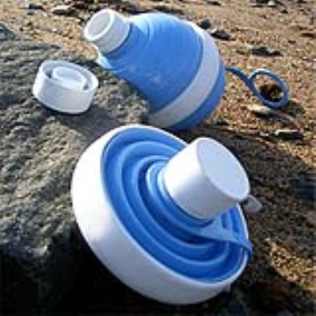 Collapsible bottle that can be easily carried in a bag