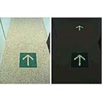 Luminescent particles in gravel floors to enhance the emergency-exit signage