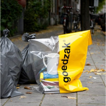 Goedzak is a special garbage bag for items that are still useable.