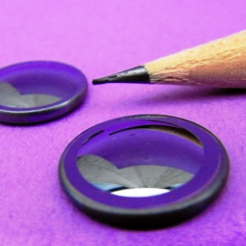 Lenses made of amorphous chalcogenide glass