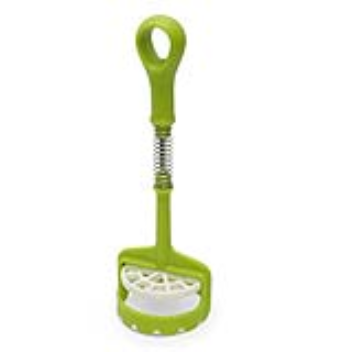 Potato masher with pump-action