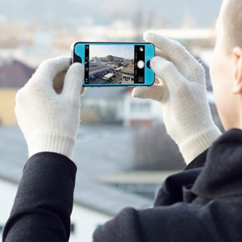 Smartphone Cover Allows Use Of Gloves