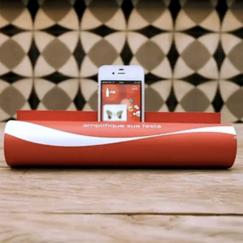 Coke ad turns a magazine into a i-phone amplifier dock