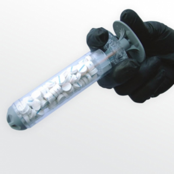 Sponge-Filled Syringe For Plugging Wounds