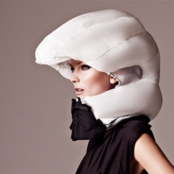 Hövding airbag collar protects the head and eliminates helmet hair